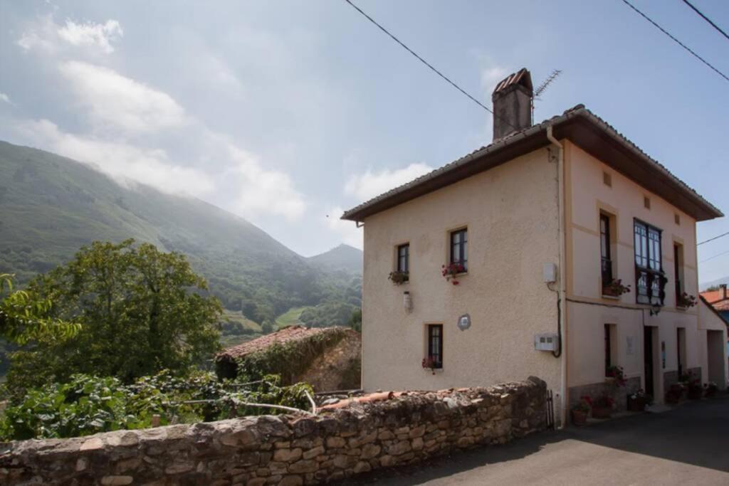 Casa Del Cuetu. Traditional Village House In Asturias Mere Екстериор снимка