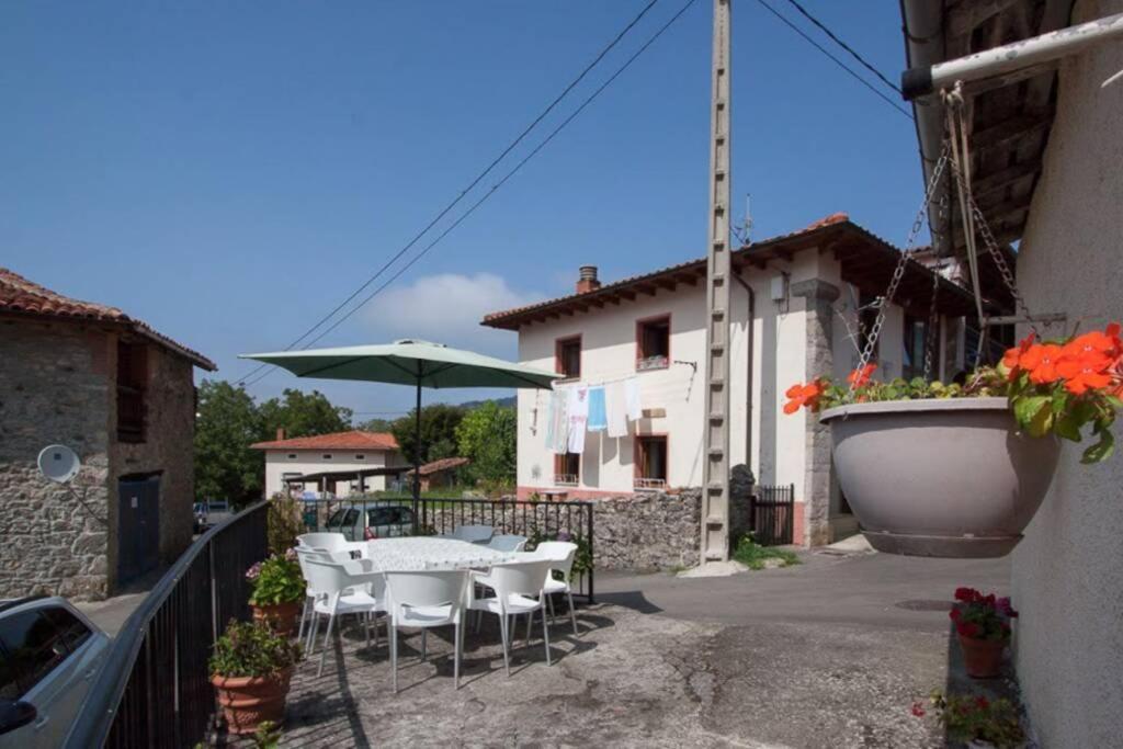 Casa Del Cuetu. Traditional Village House In Asturias Mere Екстериор снимка