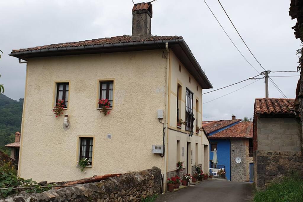 Casa Del Cuetu. Traditional Village House In Asturias Mere Екстериор снимка