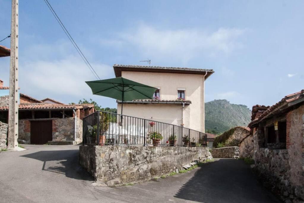 Casa Del Cuetu. Traditional Village House In Asturias Mere Екстериор снимка